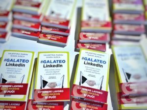 Anche io ho letto #GalateoLinkedIn, il libro che aiuta a comprendere come vivere serenamente sul pianeta Internet.